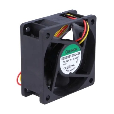 Ventoinha de computador preta da Sunon com etiqueta e fios coloridos