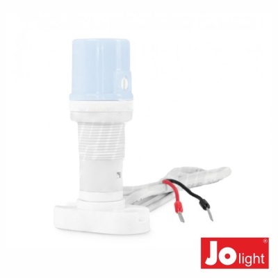 Produto elétrico com corpo branco, tampa azul clara e fios vermelho e preto em fundo branco.