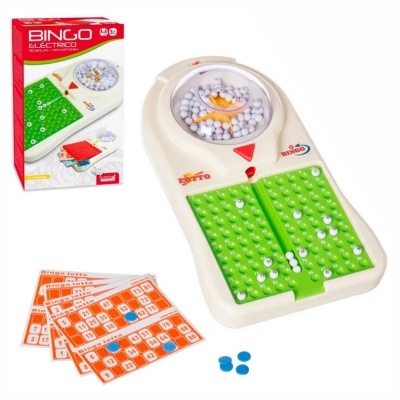 Jogo de bingo elétrico com tabuleiros verdes, bolas brancas, cartões laranja e caixa vermelha