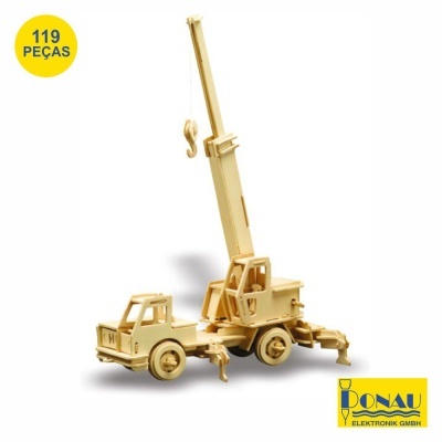 Modelo de guindaste em madeira clara com 119 peças