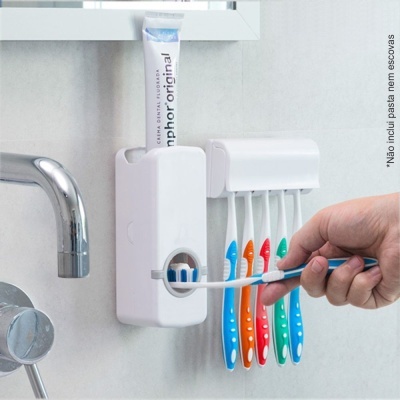 Suporte de parede branco para escovas de dentes com dispenser e cinco escovas coloridas penduradas.