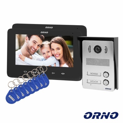 Kit videoporteiro ORNO com ecrã a cores, unidade exterior prateada com duas campainhas e oito chaves eletrónicas azuis.