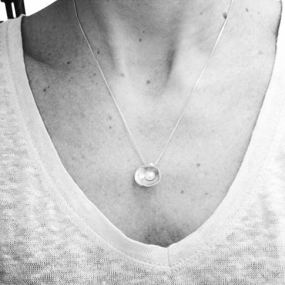 COLAR EM PRATA CONCHA E PÉROLA