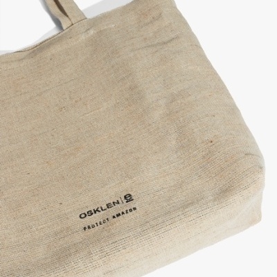 Saco de tecido natural bege com inscrição preta e alças