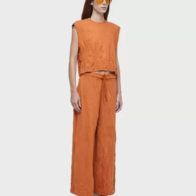 Sleeveless wrinkled color