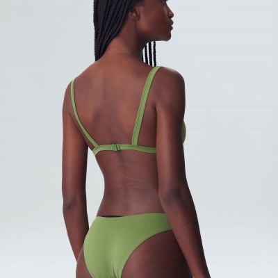 Biquíni Decote Reto Asa Delta