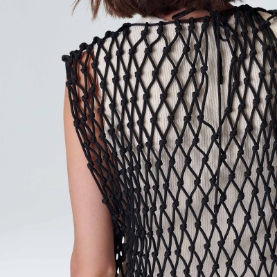 Colete sobreposicao macrame Osklen