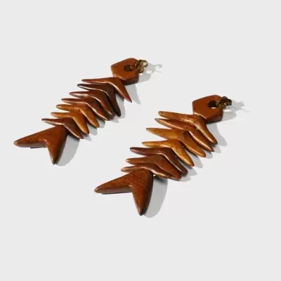 Brinco Unico Pirarucu Madeira Osklen