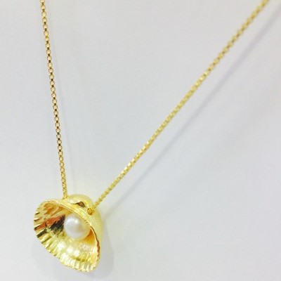 COLAR CONCHA E PÉROLA MÉDIO DOURADO