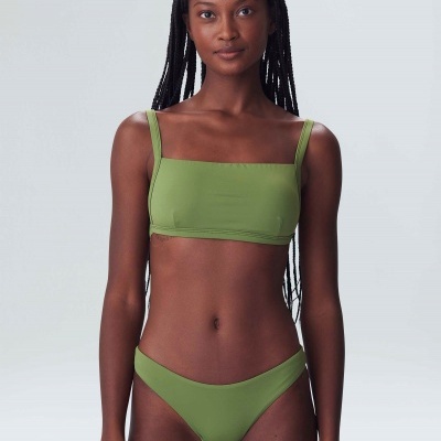 Biquíni Decote Reto Asa Delta