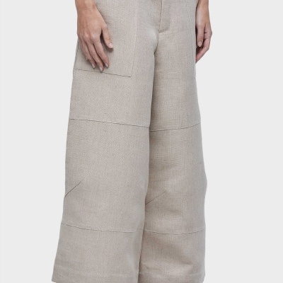 Calça recortes juta