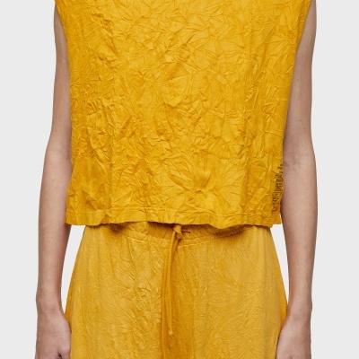 Sleeveless wrinkled color