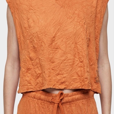 Sleeveless wrinkled color