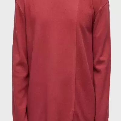 Camisola de malha vermelha com corte assimétrico e gola redonda