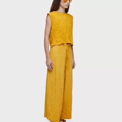 Sleeveless wrinkled color