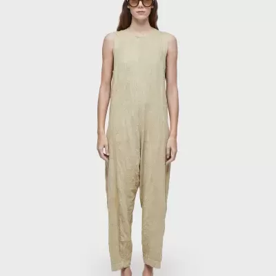 Macacão cuts wrinkled