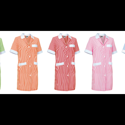 Cinco batas femininas listradas em diferentes cores, com gola e bolsos brancos