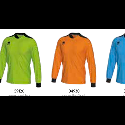 Cinco camisolas desportivas de manga comprida em várias cores com punhos e golas pretas