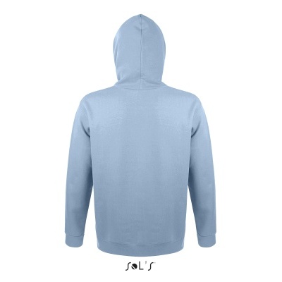 Camisola azul clara com capuz vista de costas sobre fundo branco