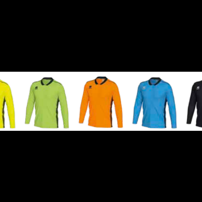 Cinco camisolas desportivas de manga longa em várias cores