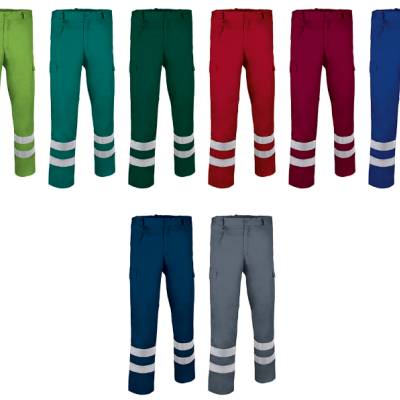 Conjunto de calças de trabalho coloridas com faixas refletoras em fundo branco