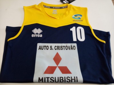 Camisola desportiva azul e amarela com publicidade e número 10.