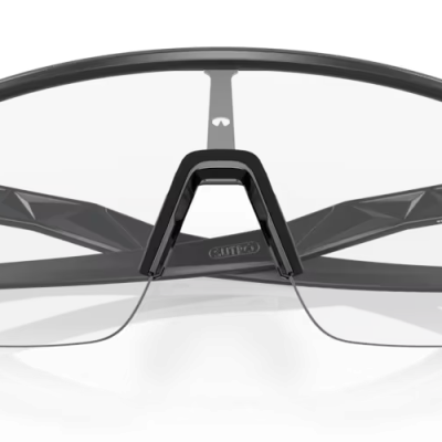 OCULOS OAKLEY SUTRO LITE - CLEAR TO BLACK IRIDIUM PHOTOCHROMIC, MATTE CARBON FRAME