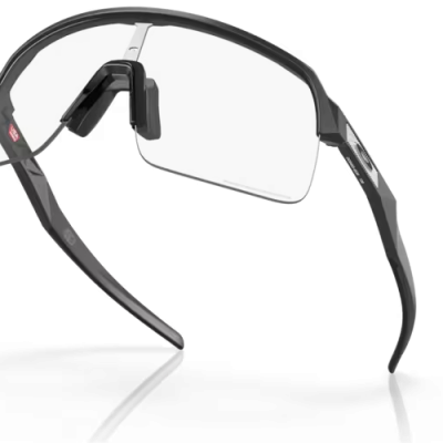 OCULOS OAKLEY SUTRO LITE - CLEAR TO BLACK IRIDIUM PHOTOCHROMIC, MATTE CARBON FRAME