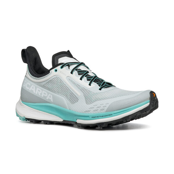 Ténis desportivos Scarpa branco, cinza e azul turquesa com sola preta