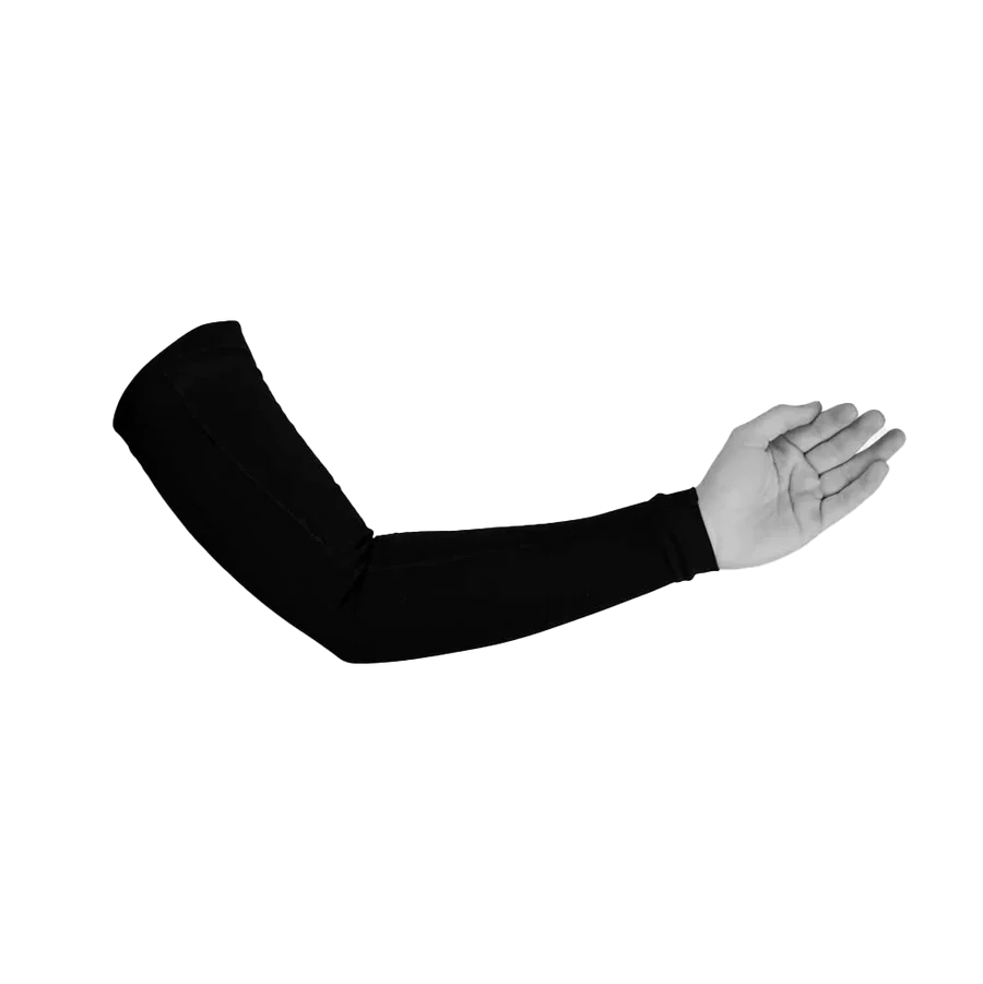 Manga preta elástica num braço humano