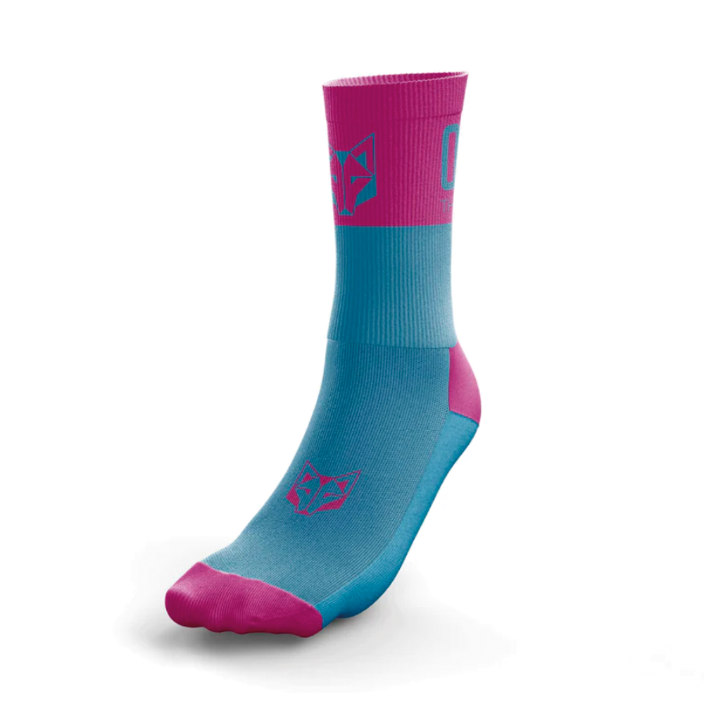 Meia azul com detalhes rosa e padrão de raposa