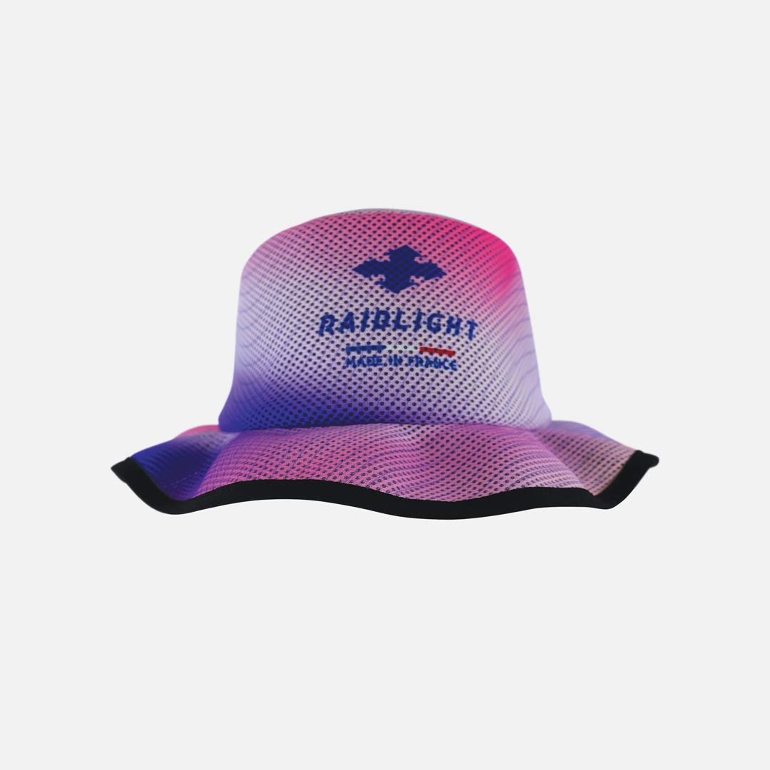 Chapéu bucket rosa e lilás com texto RAIDELIGHT e símbolo azul
