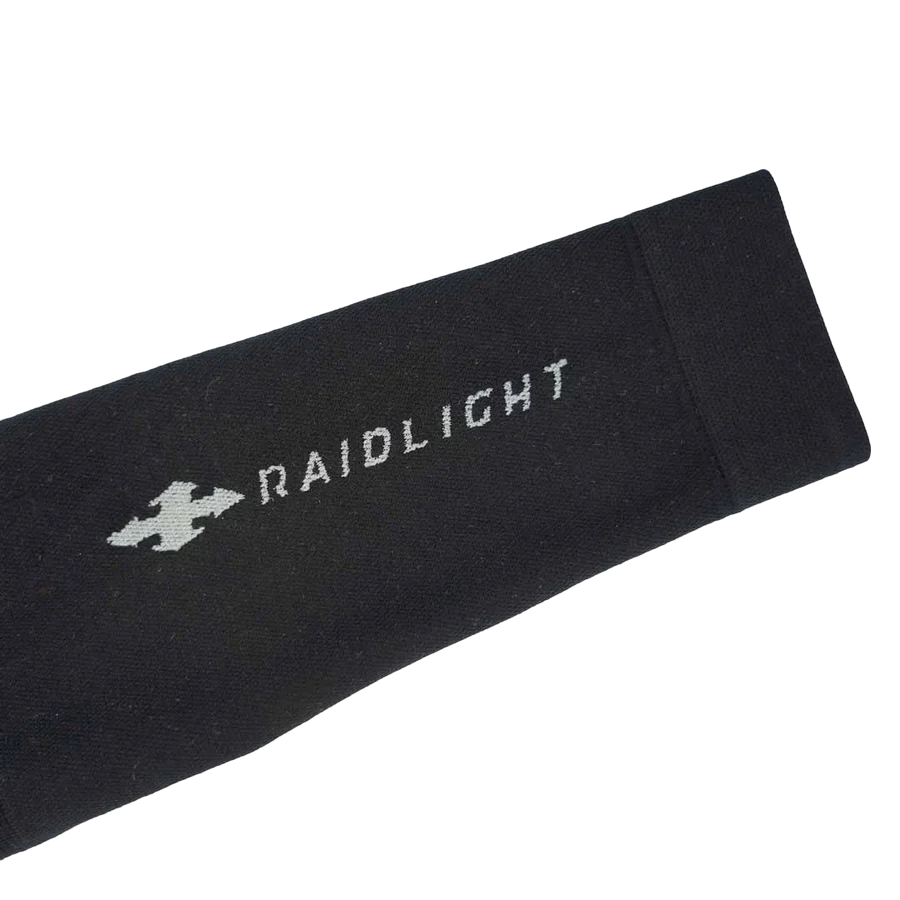 Manga de braço preta com logótipo RAIDLIGHT branco