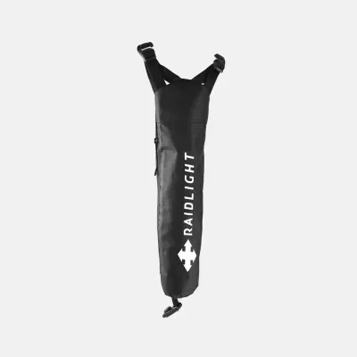 Bolsa preta com alças e logótipo RAIDLIGHT