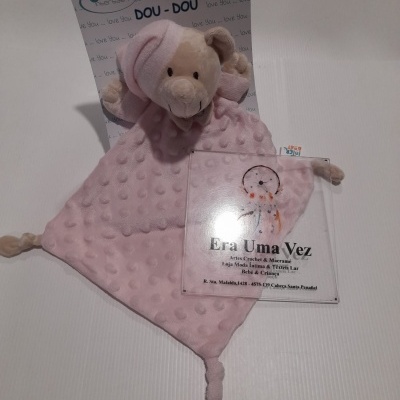 Dou Dou rosa com cabeça de ursinho e embalagem Interbaby