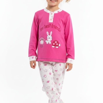 Camisola rosa e calças brancas com padrão rosa em pijama infantil