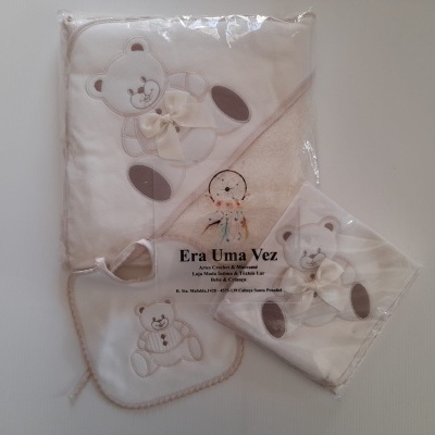 Toalha banho, fralda e babete para bebé