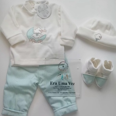 Camisola,gorro,carpins e calça forrada