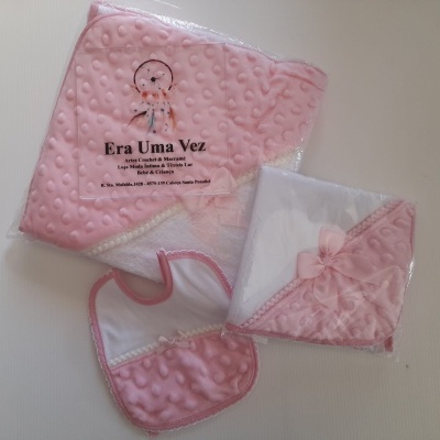 Toalha banho, fralda e babete para bebé