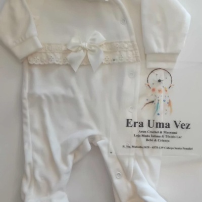 Babygrow bordado inglês para bebé 1 mês