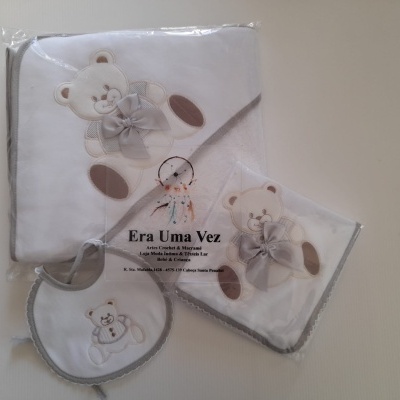 Toalha banho, fralda e babete para bebé