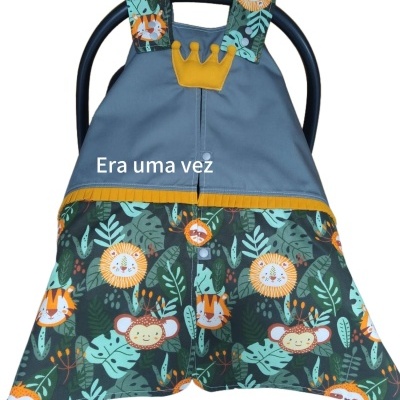 Capa para cadeirinha de bebé com tecido estampado e cinza com coroa amarela