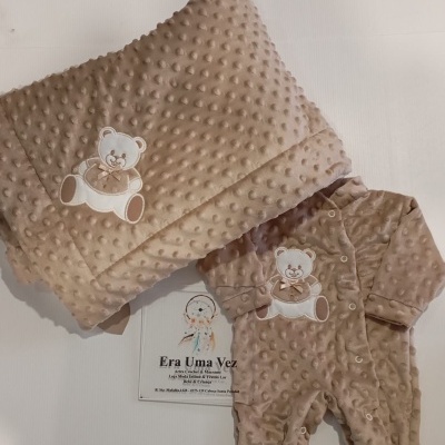 Manta e babygrow de bebé