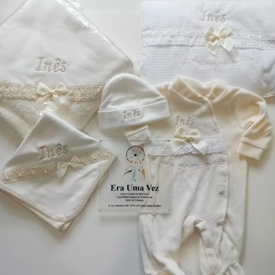 Primeira roupinha bordada