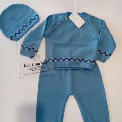 Camisola, calça e gorro de bebé
