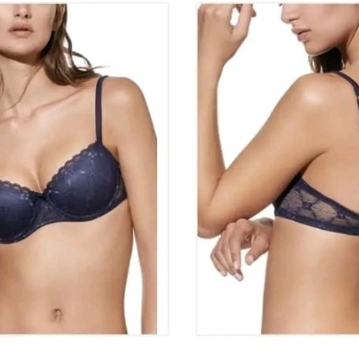 Soutien azul escuro de renda floral com alças finas ajustáveis visto de frente e de costas