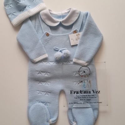 Jardineira ,camisola e gorro de bebé