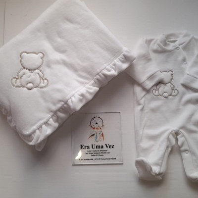 Manta e babygrow de bebé