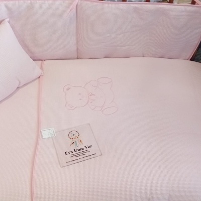 Edredão bordado urso, resguardo lateral e almofada