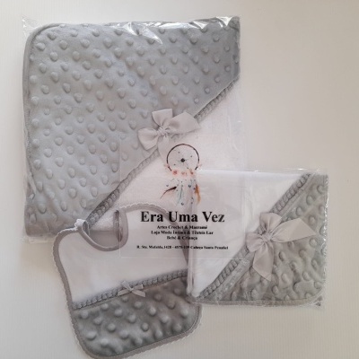 Toalha banho, fralda e babete para bebé